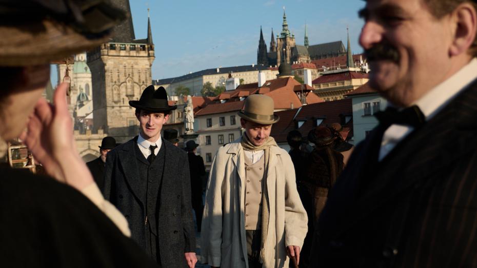 Idan Weiss jako Franz Kafka a Aaron Friesz jako Oscar Baum