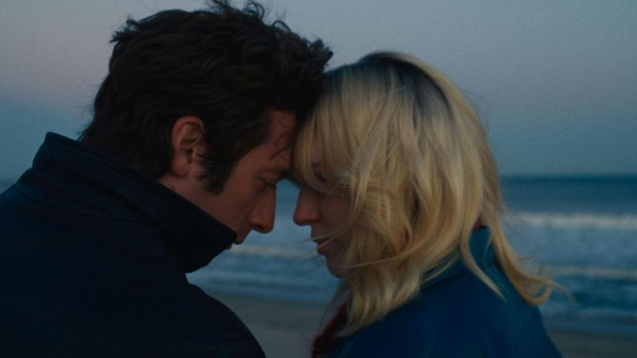 Jeremy Allen White a Odessa Young