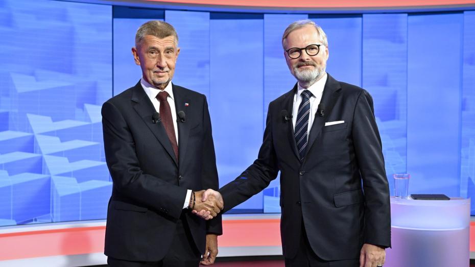 Andrej Babiš a Petr Fiala před začátkem debaty na TV Nova