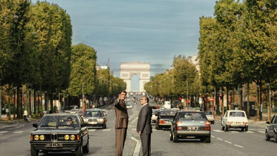 Film Architekt mapuje stavbu pařížské La Défense