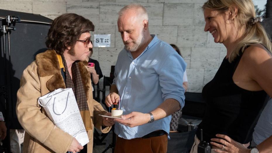 Natáčení filmu Duchoň, režisér Peter Bebjak v modré košili