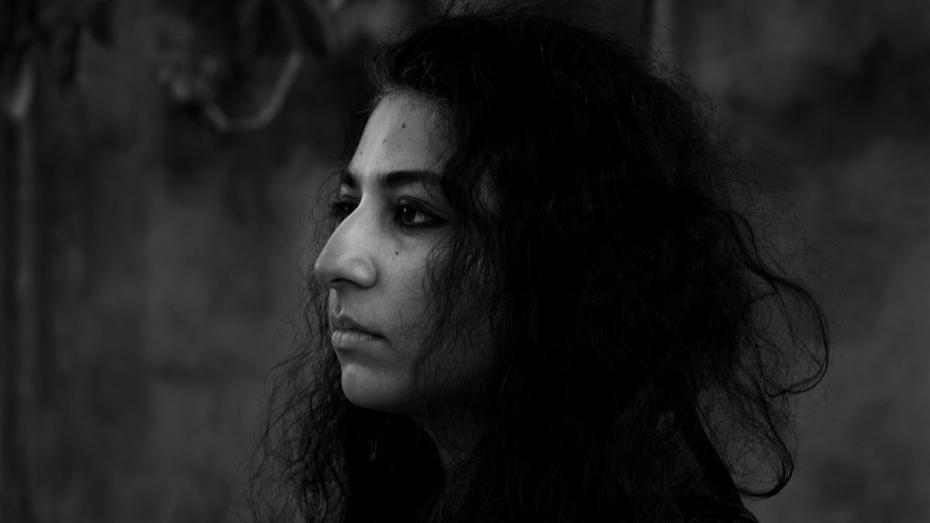 Pákistánsko-americká zpěvačka a skladatelka Arooj Aftab