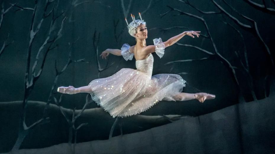 Slavný balet Louskáček na hudbu Petra Iljiče Čajkovského v Národním divadle