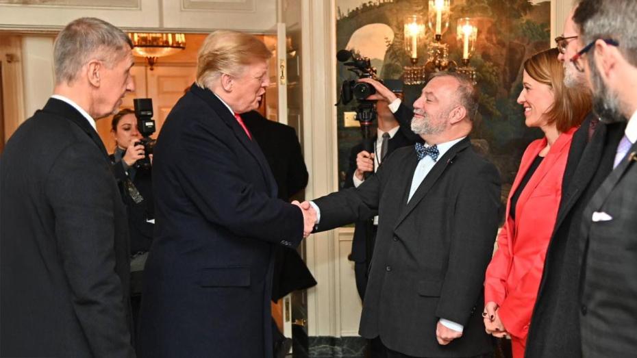 Zleva Andrej Babiš, Donald Trump, Hynek Kmoníček a Tünde Bartha.