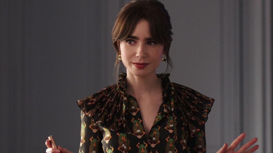 Lily Collins v roli Emily