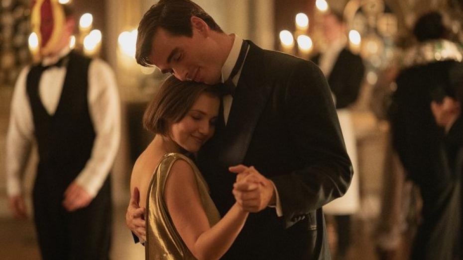 Netflix přináší třídílnou adaptaci románu Sedm ciferníků Agathy Christie