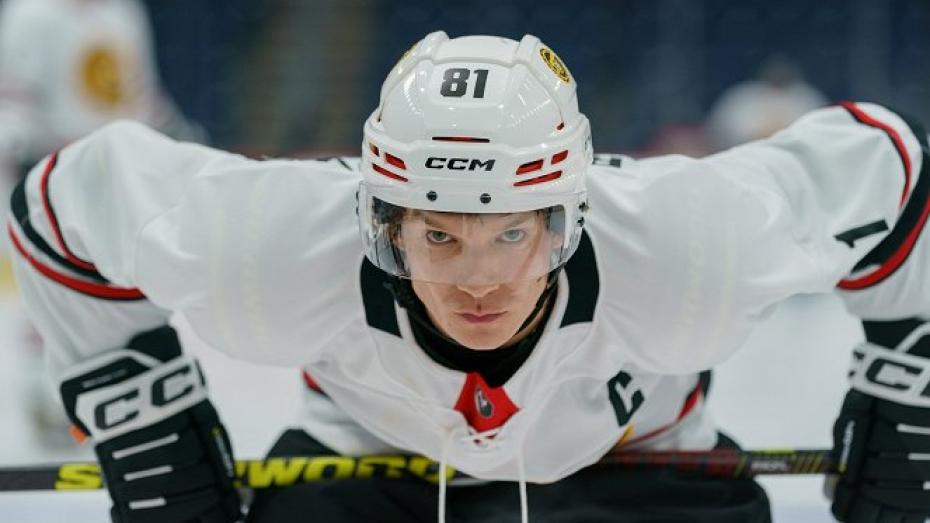 Connor Storrie ve světově úspěšném seriálu Spalující rivalita