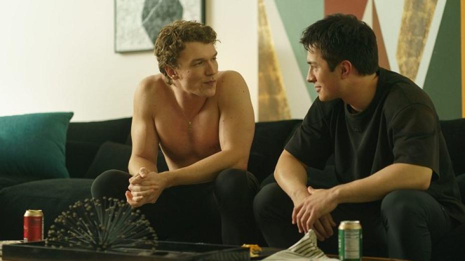 Hvězdy seriálu Spalující rivalita Connor Storrie a Hudson Williams ponesou olypijskou pochodeň v Cortině