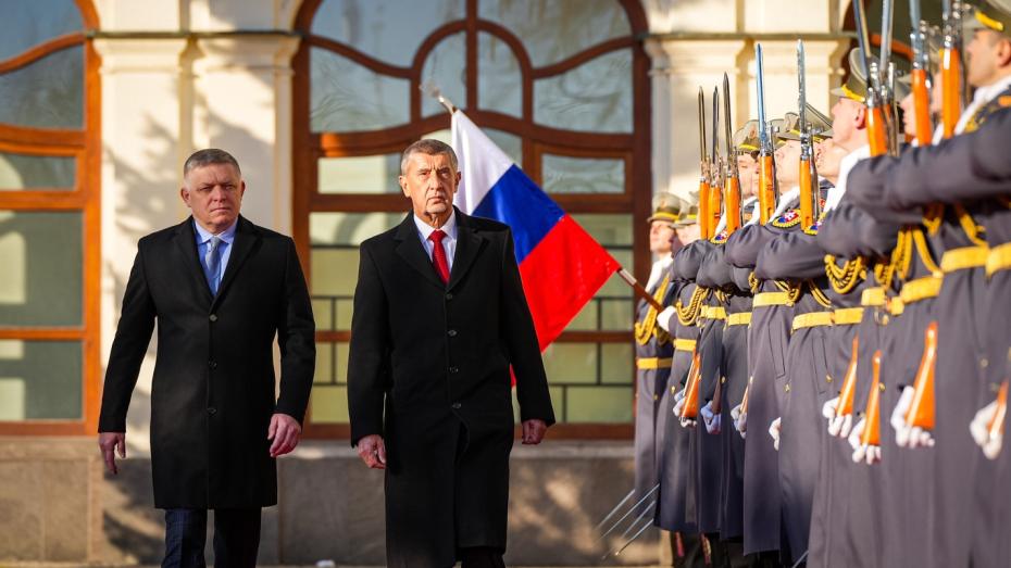 Premiér Andrej Babiš se svým slovenským protějškem Robertem Ficem