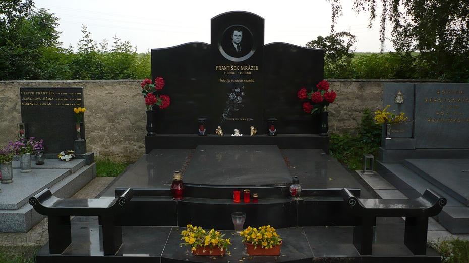 Hrob Františka Mrázka v Českém Brodě