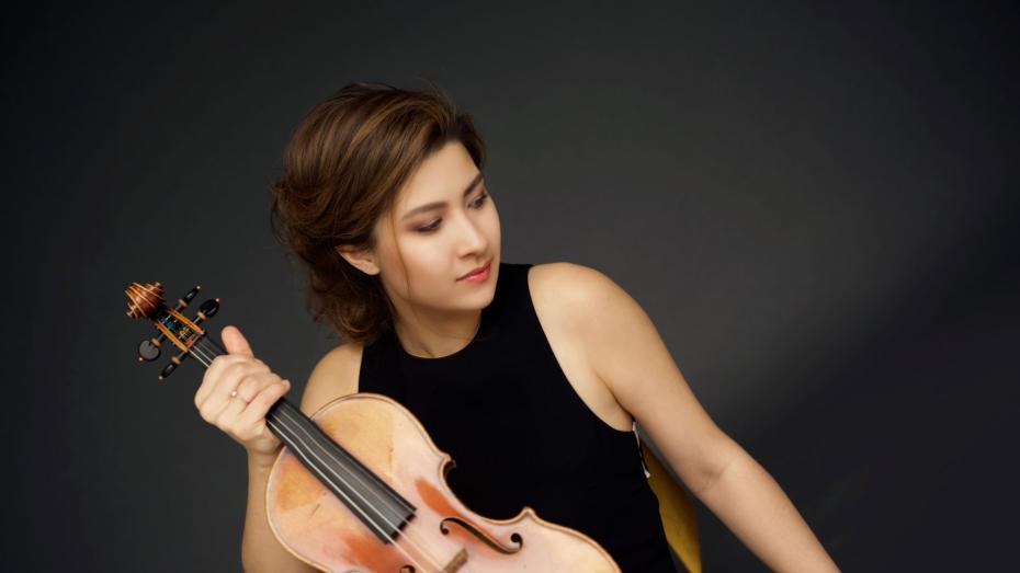 Violistka a houslistka Julia Turnovsky vystoupí v programu Karvay & Hagen & Turnovští