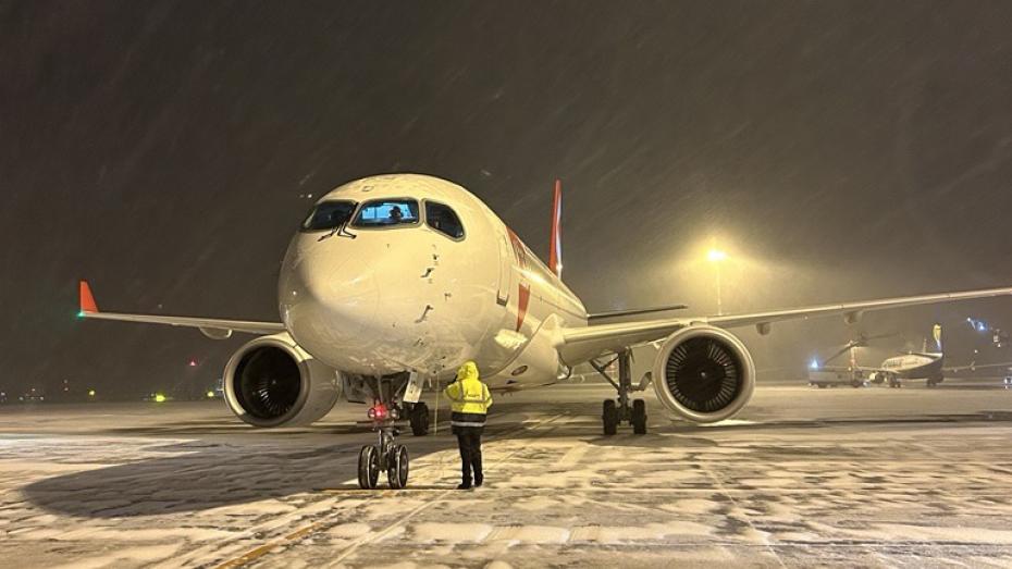 Z důvodu kalamity byl na letištích omezen počet příletů a odletů