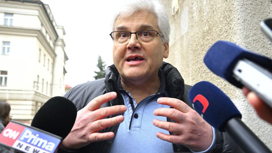 Bývalý ředitel motolské nemocnice Miloslav Ludvík po svém propuštění z vazby