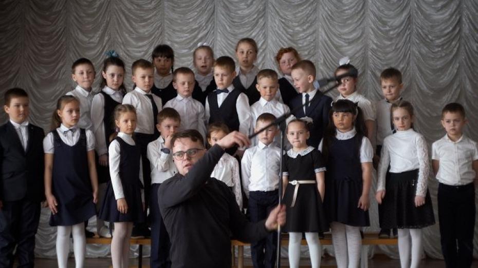 Pavel Talankin pracoval jako učitel na ruské základní škole a dokumentoval propagandistické programy, které na ruských školách začaly po invazi na Ukrajinu