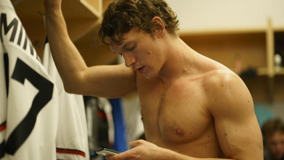 Gay romance z hokejového prostředí Spalující rivalita trhá divácké rekordy