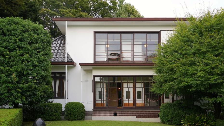 Dům Koide, navržený Sutemim Horiguchim v roce 1925, patří k několika málo dochovaným domům japonského raného modernismu.