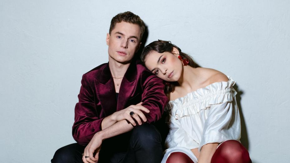 Oskar Hes a Aneta Kalertová jako Romeo a Julie v pražském Švandově divadle