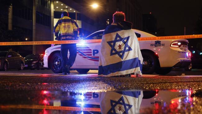Policisté zajišťují oblast po střelbě ve Washingtonu