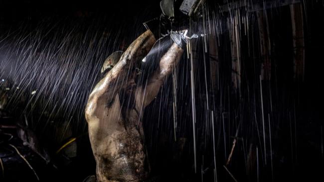 Fotografie roku 2025 Lukáše Kaboně z Deníku zachycuje uzavření posledního černouhelného dolu ve Stonavě