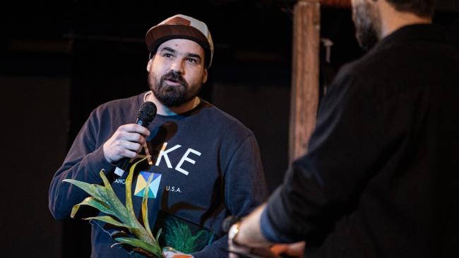 Snímek Při zemi režiséra Tomáše Elšíka získal cenu v kategorii celovečerních dokumentů