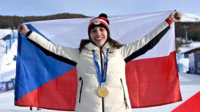 Snowboardistka Zuzana Maděrová po vítězství v paralelním obřím slalomu 