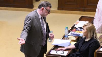 Zbyněk Stanjura (ODS) s Alenou Schillerovou (ANO) ve Sněmovně