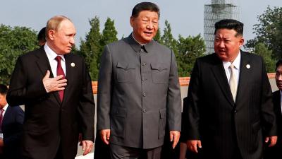 Ruský prezident Vladimir Putin, čínský prezident Xi Jinping a severokorejský vůdce KIM JONG UN před vojenskou přehlídkou u příležitosti 80. výročí vítězství nad militaristickým Japonskem.