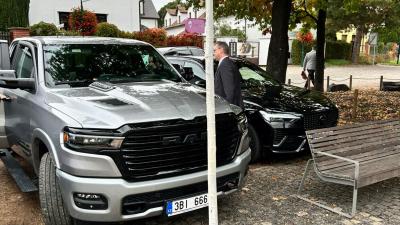 Petr Macinka přijel do Průhonic na jednání s Andrejem Babišem a Tomiem Okamurou