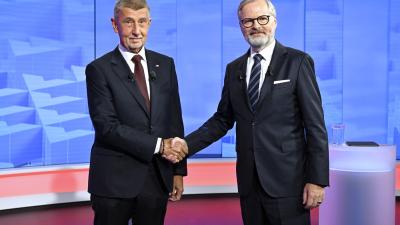 Andrej Babiš a Petr Fiala před začátkem debaty na TV Nova