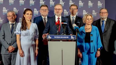 Vedení ODS, uprostřed Petr Fiala