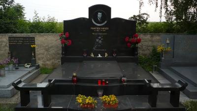 Hrob Františka Mrázka v Českém Brodě