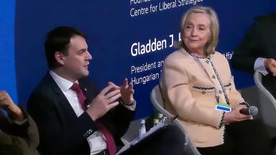 Petr Macinka a Hillary R. Clintonová na Mnichovské bezpečnostní konferenci 2026