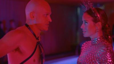 Riku Nieminen a Iina Kuustonen ve filmu Prudká citová vzplanutí